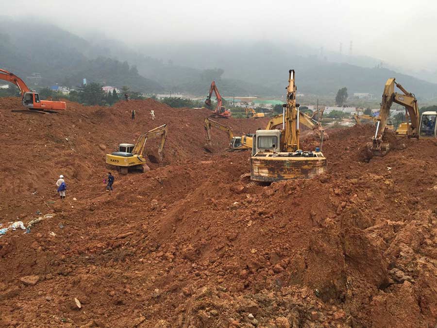 Survivors find temporary home in a shelter after Shenzhen landslide