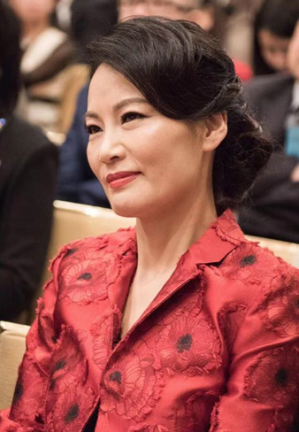 Cherry Huang，a successful serial entrepreneur, an art promoter