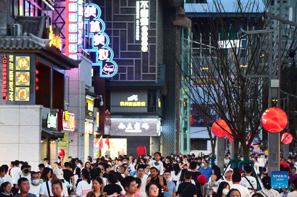 In pics: night life in Chinese cities during National Day holiday