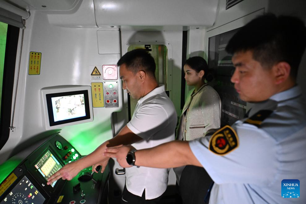 Light-rail driver training session for Kazakh trainees held in Tianjin